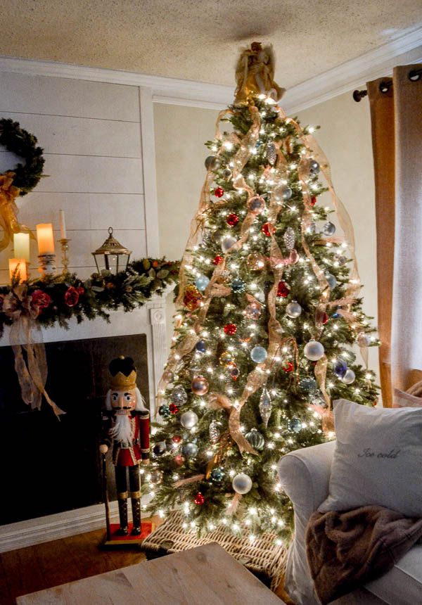 20 Stunning Christmas Tree Decorating Ideas  Purple christmas tree  decorations, Purple christmas tree, Purple christmas decorations